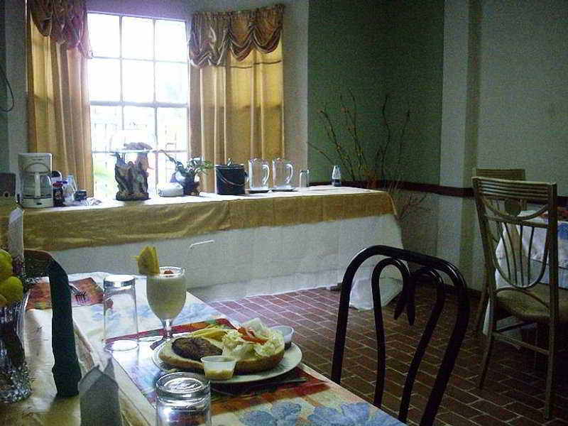 The Bakadeer Inn 伯利兹城 外观 照片